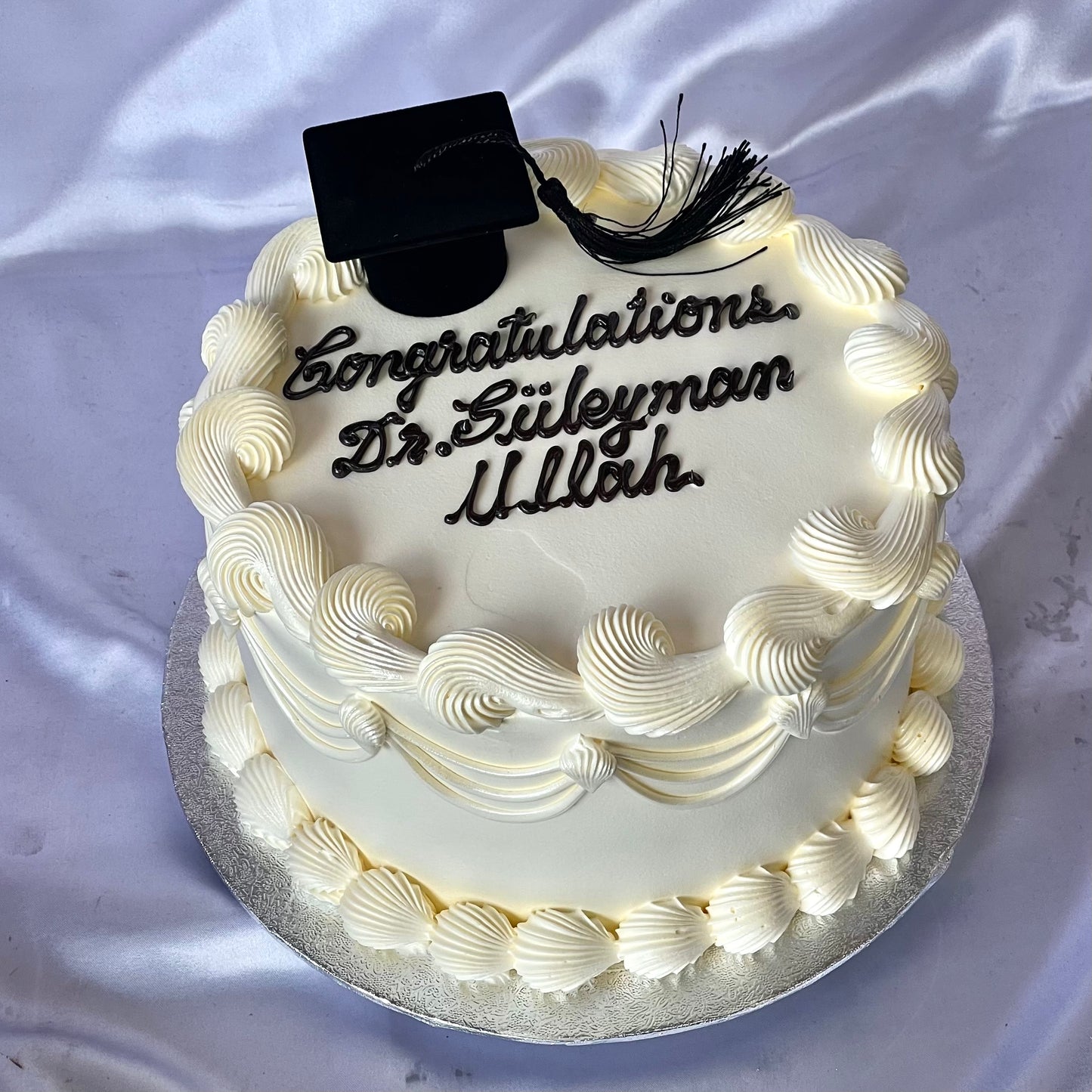 Round Graduation Cake π¨βπ