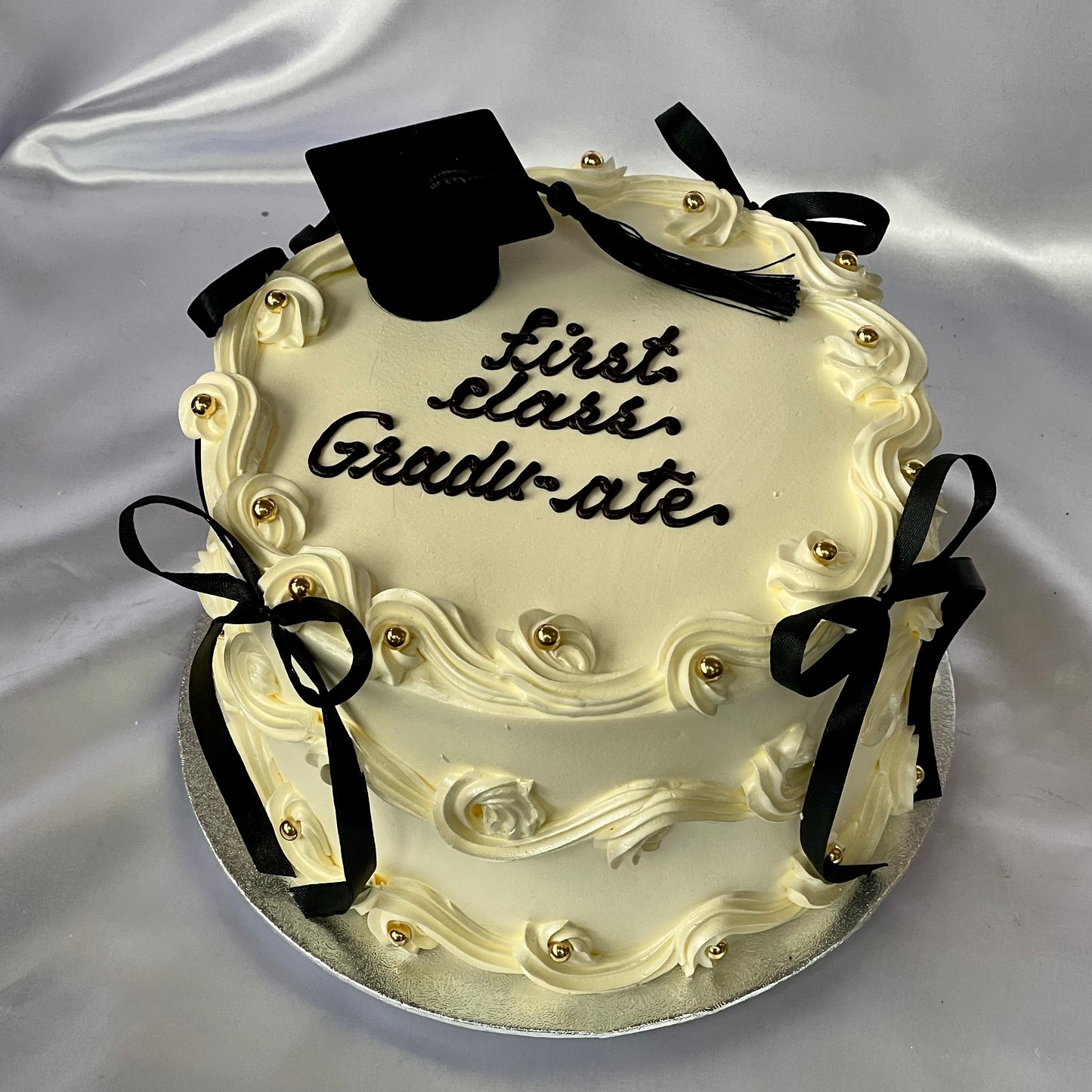 Round Graduation Cake π