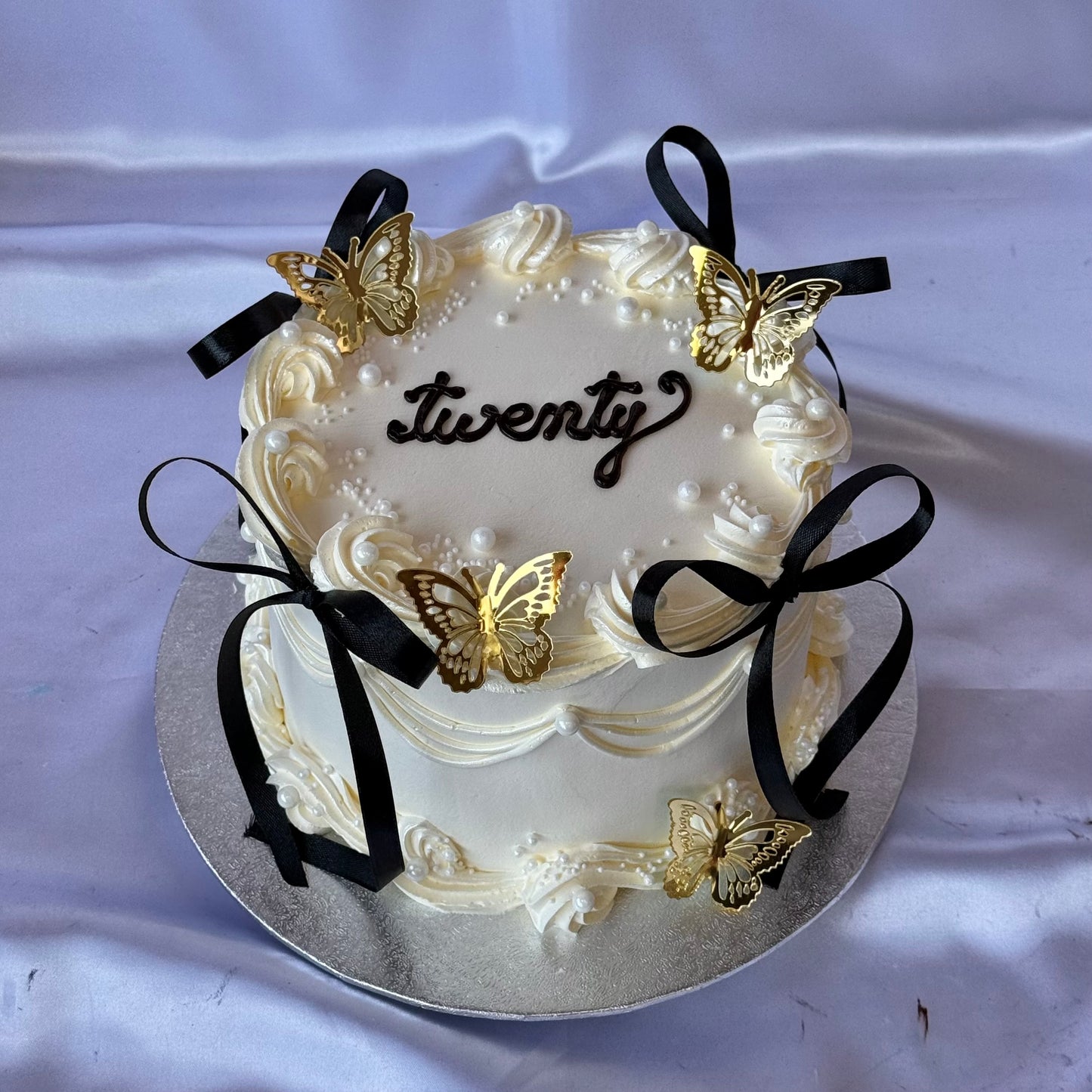 White Round w/ Black Ribbons π