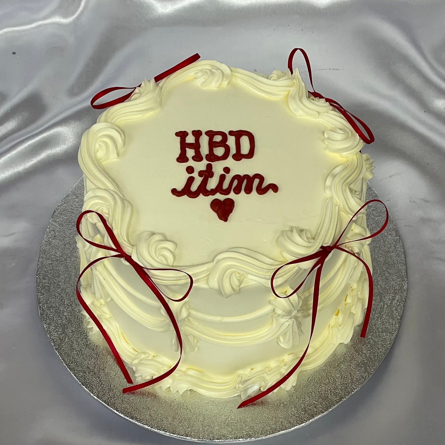 White w/ Red Ribbons 🌹
