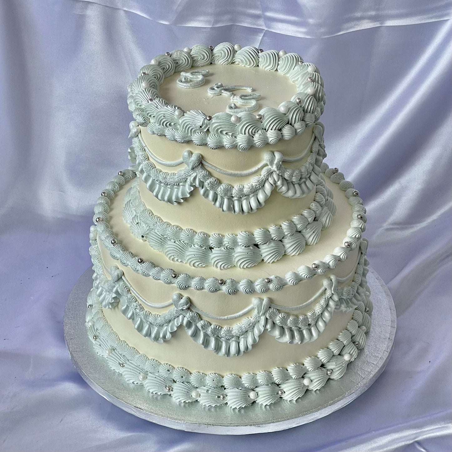 Vintage Round Two Tier (Pale Blue)