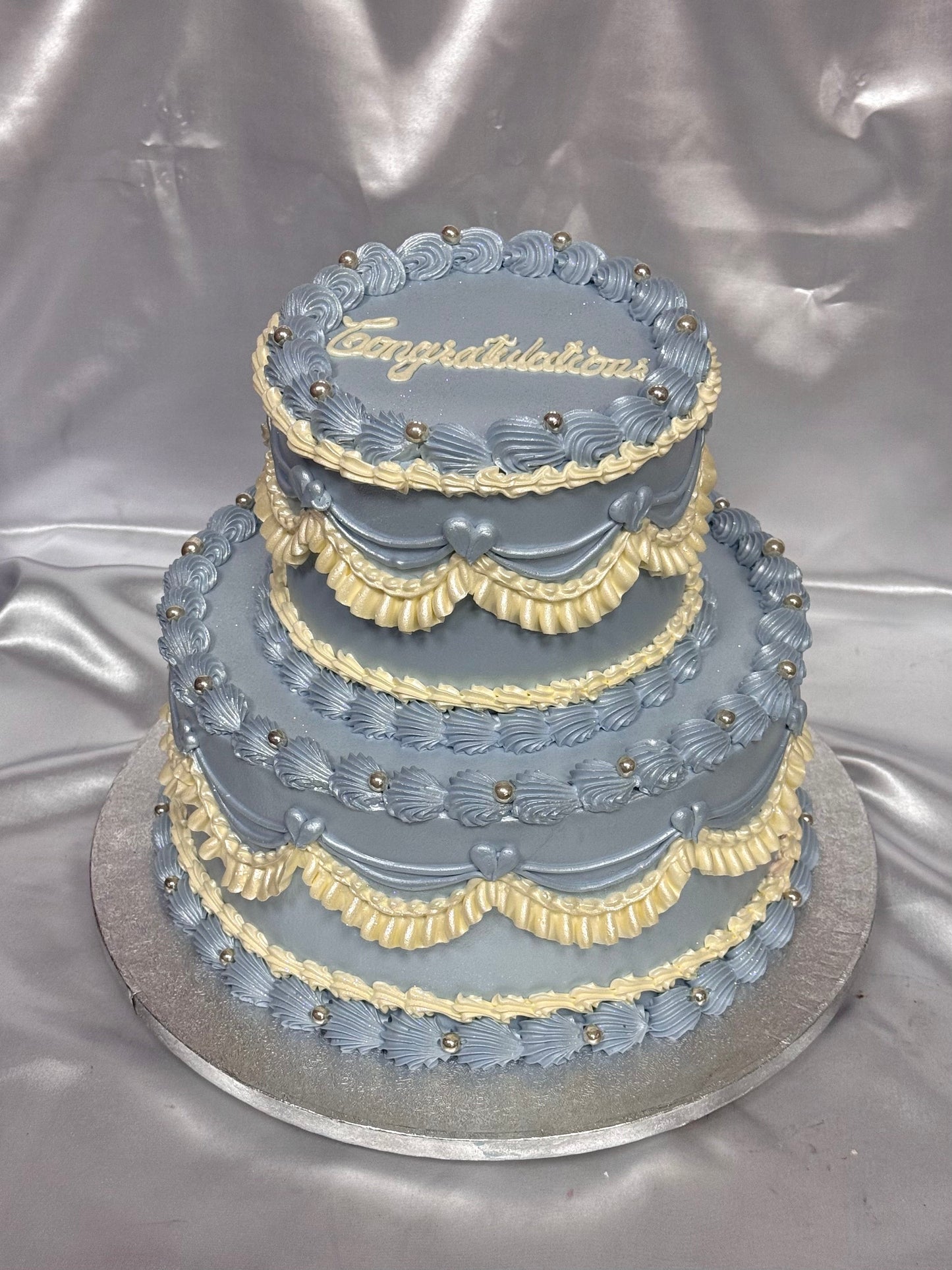 Vintage Round Two Tier (Light Blue)